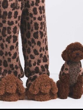 SKIMS CURLY FAUX FUR DOG SLIPPERS IN CHAI 39 8.5